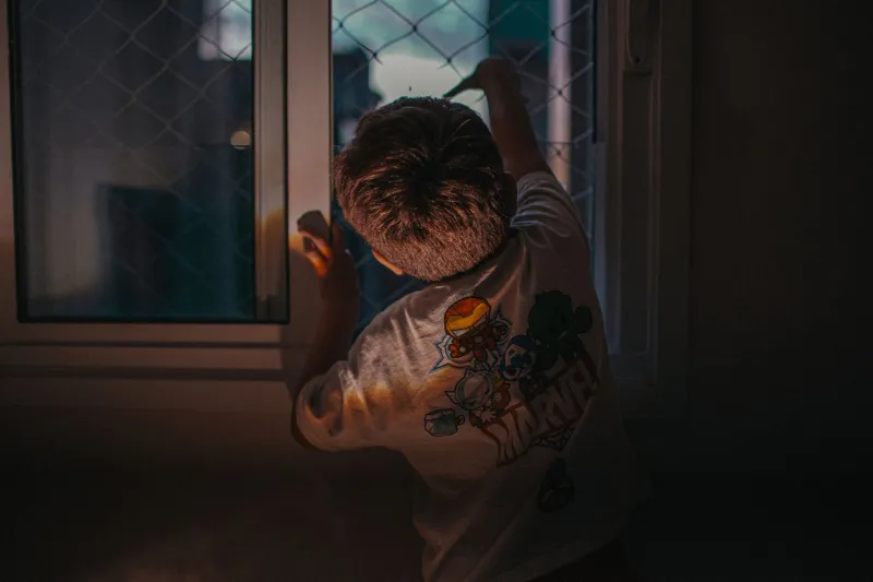 Four Walls and a Body Count: Why Indie Thrillers Love a Claustrophobic Set